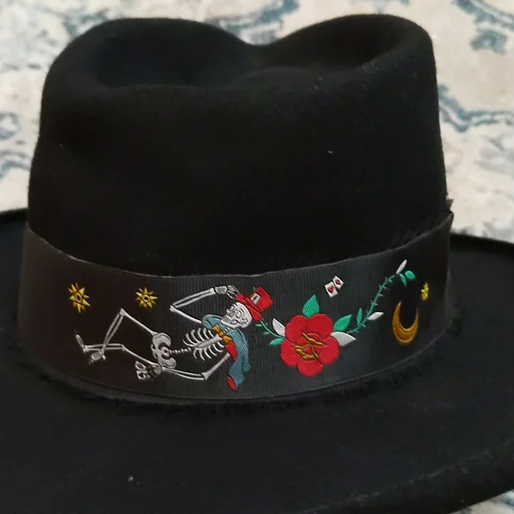 Zadig & Voltaire Black Hat with Colorful Embroidery - Picture 5 of 12